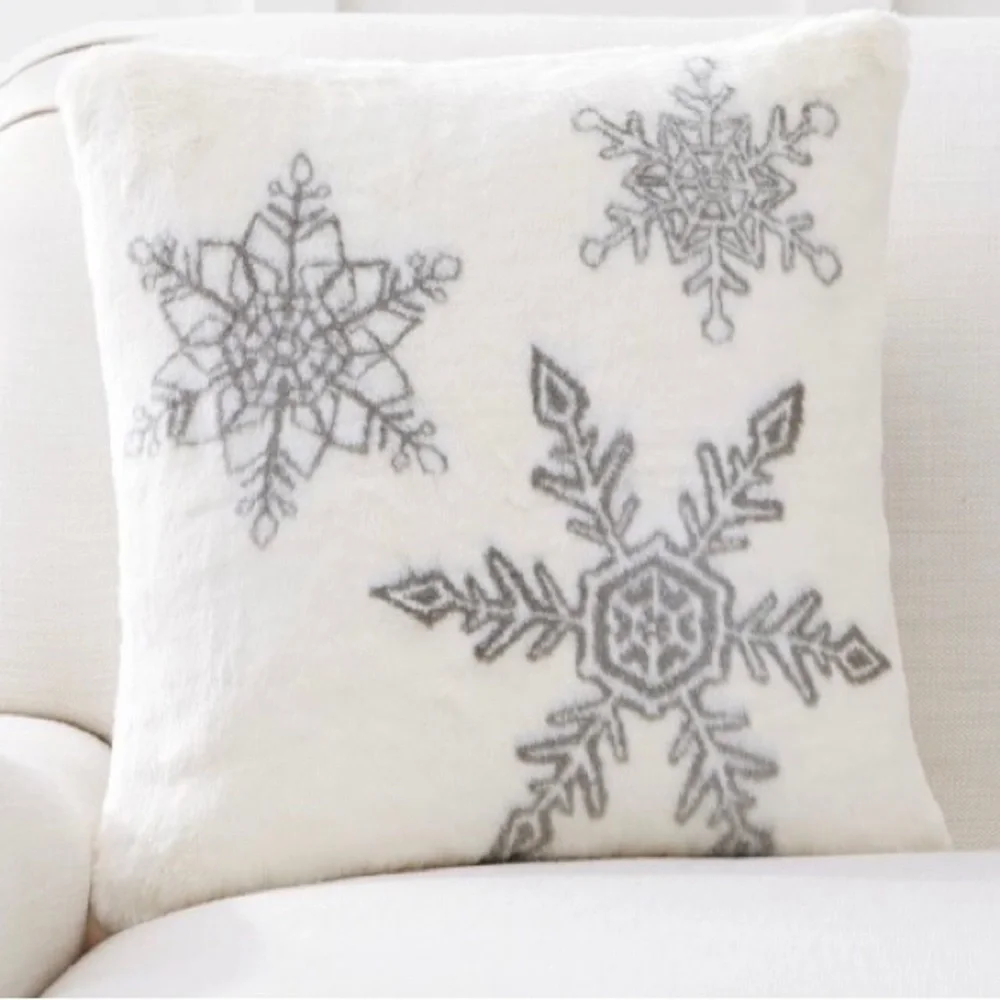 Pottery Barn Faux Fur Snowflake Jacquard Pillow Cover Ivory/Gray 18” - Picture 1 of 4